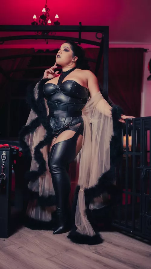 I'm a Goddess and you're my servant. by MistressRogueFl