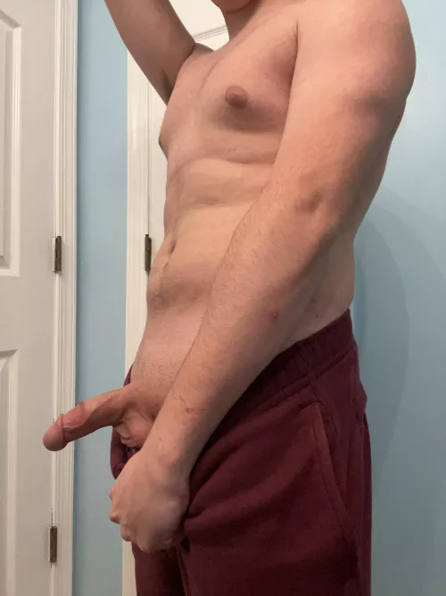 I’m about to shower who wants to join me😏 by frnzyvoyeur