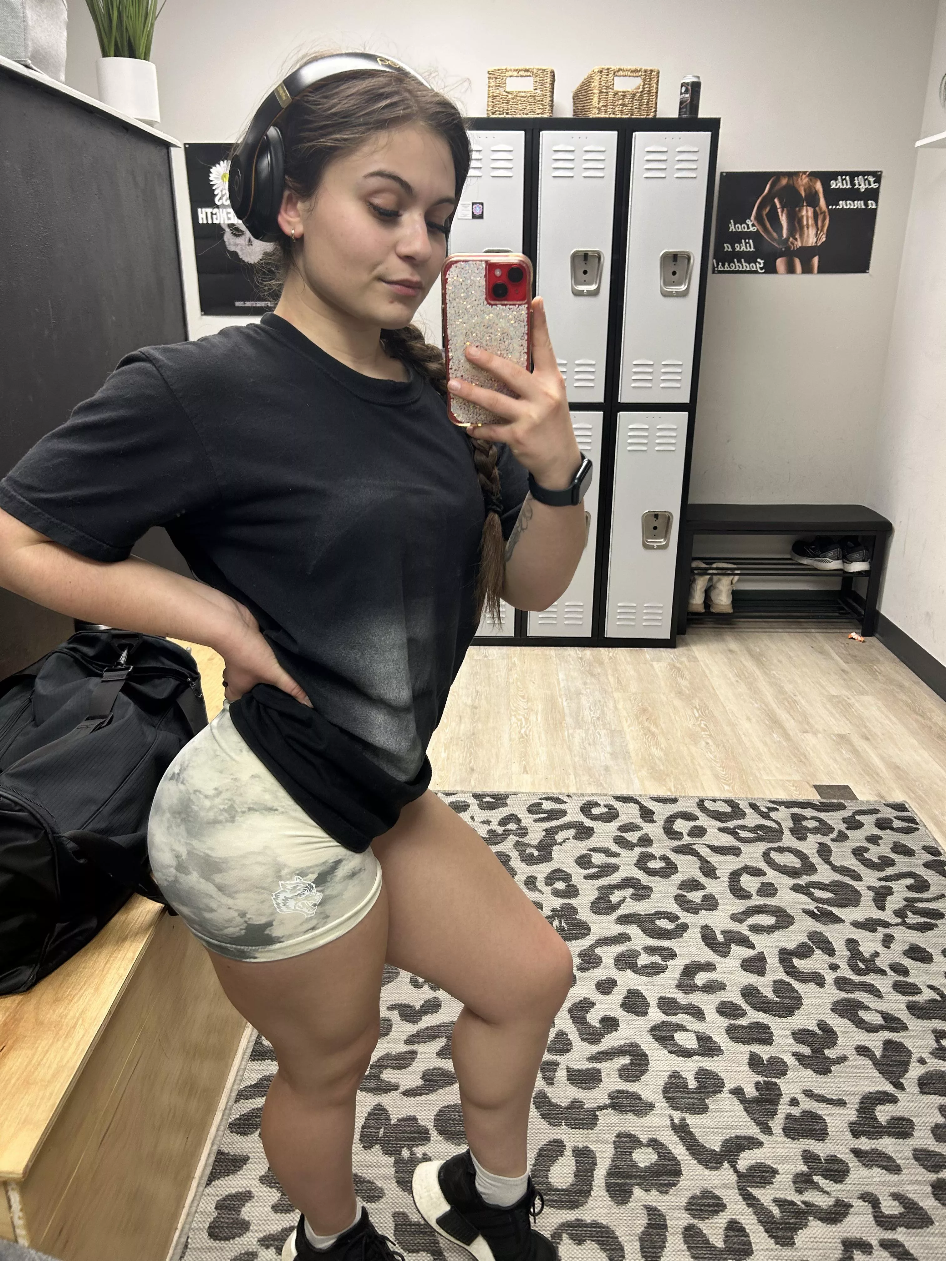 It's giving: muscle mommy posted by olivia_maeve