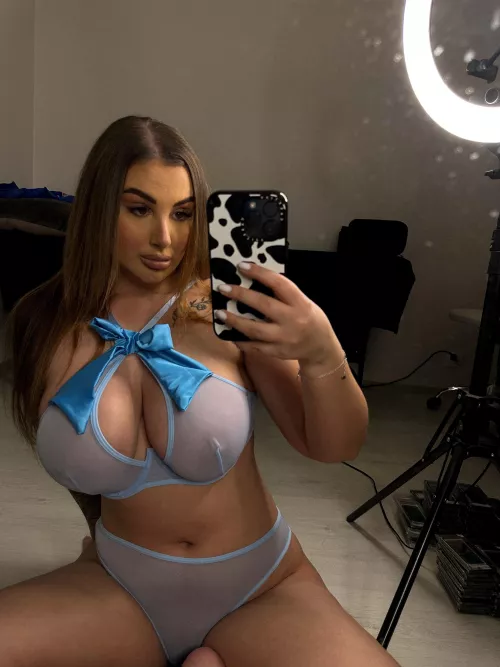 Jag skickar en bild 😼 gratis om den kommer till 2000 ⬆️ by naughtyisabell