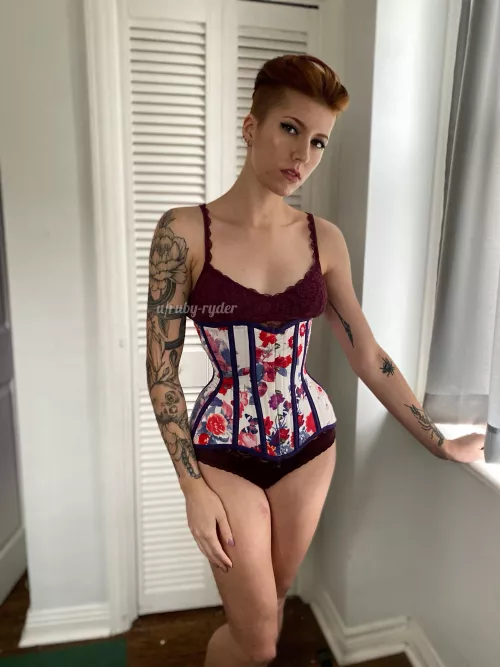 Just a redhead hoping to make your Saturday a bit spicier by ruby-ryder