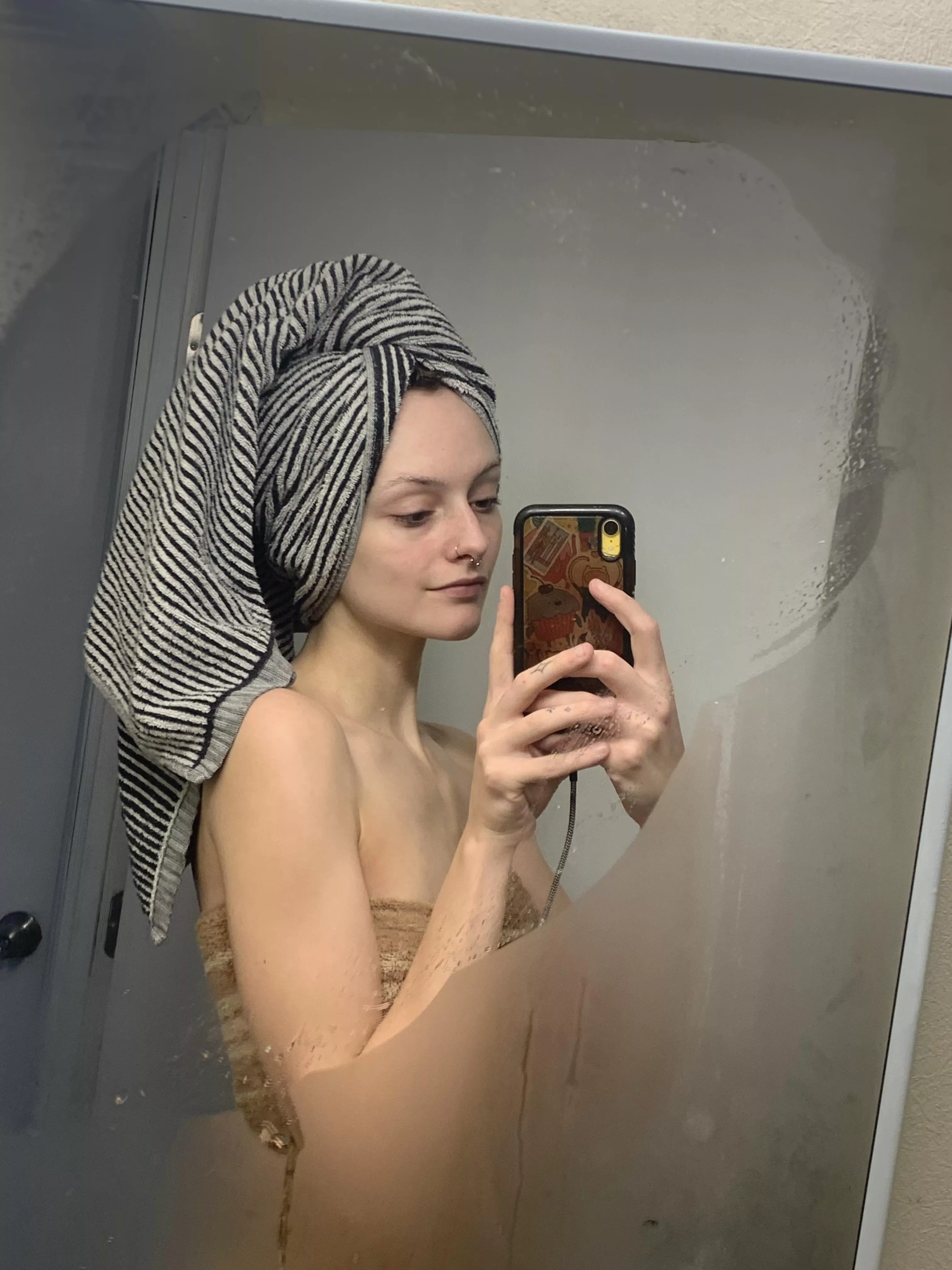 just showered ;) posted by fr0ntb0tt0ms_wh0re