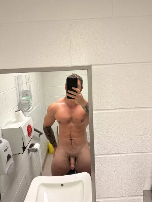 Late night hornies by moreweightsmoredate