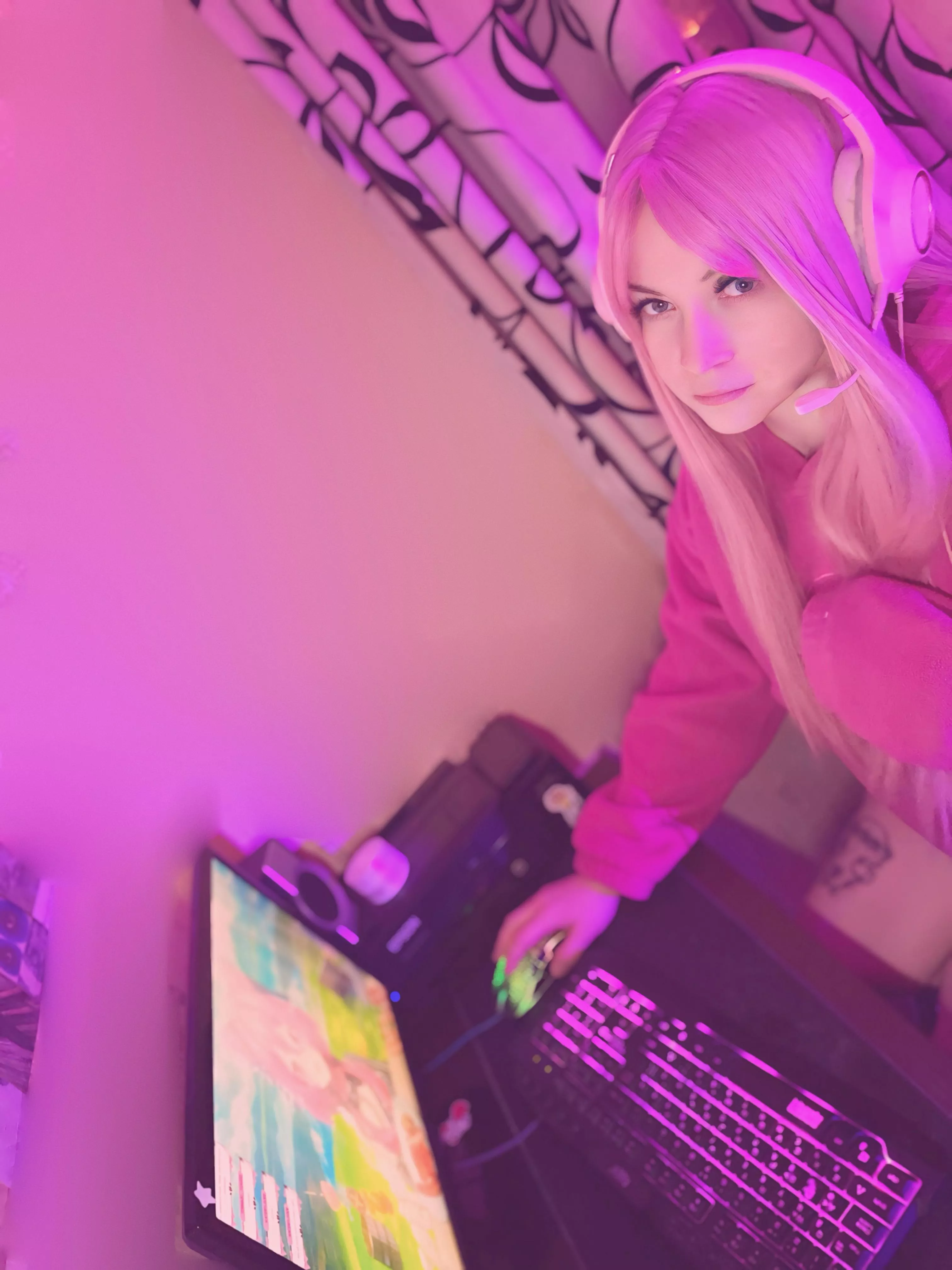 Let's play together 💟 posted by Candy_Neon