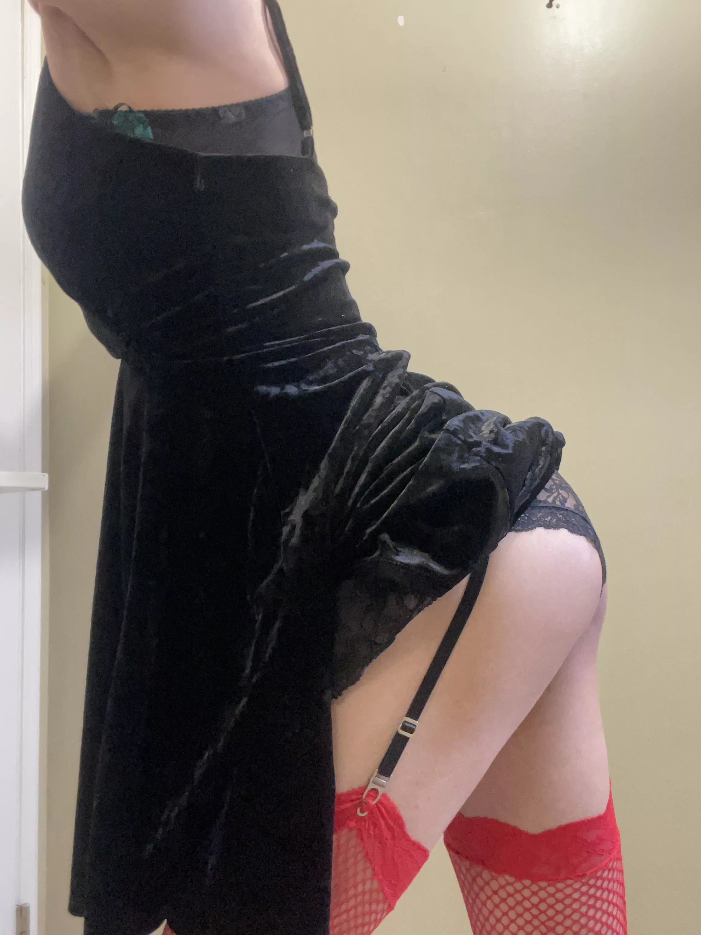 Lift my dress in public and fuck me .. anywhere posted by kindofkinky321