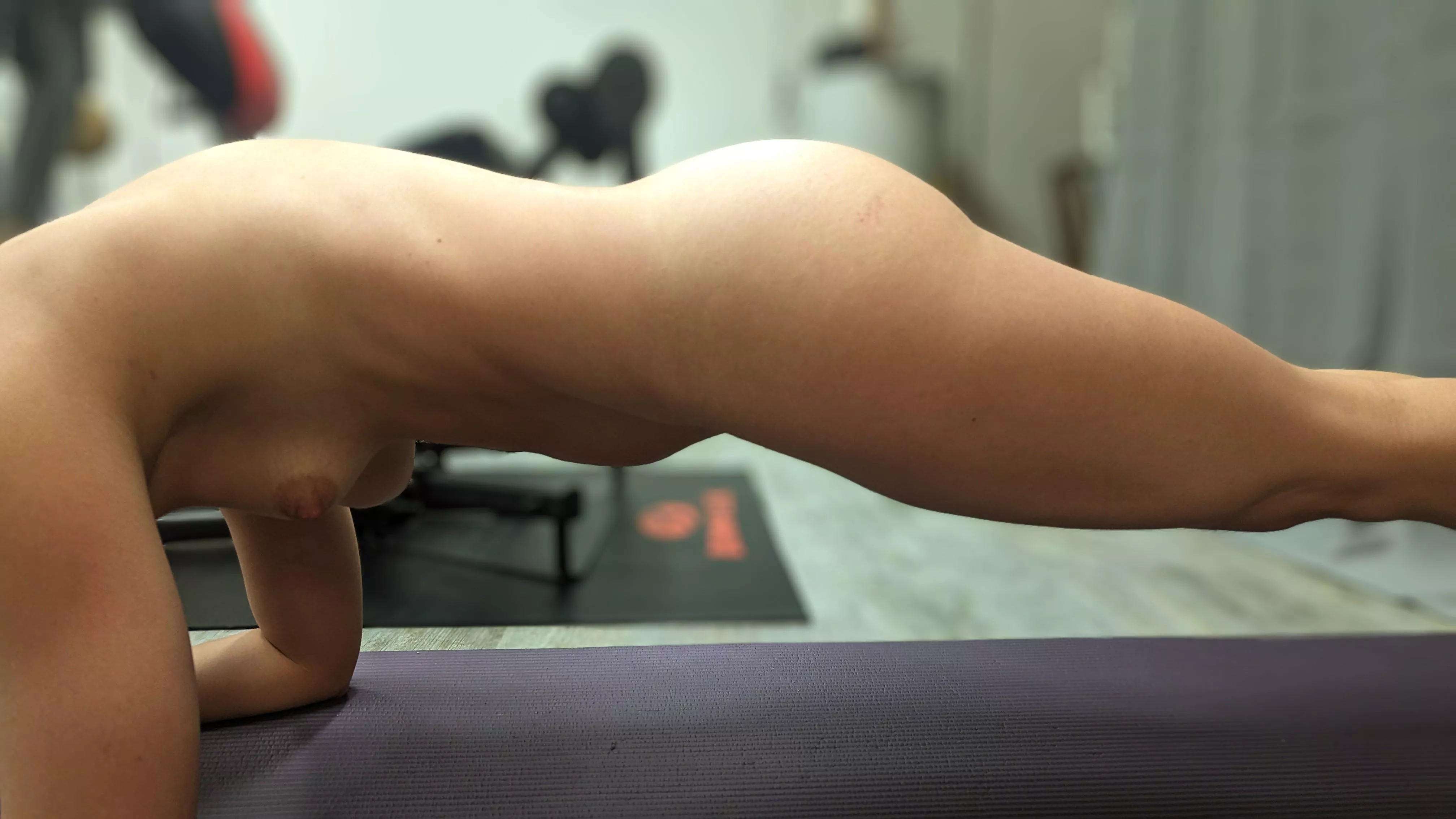 Plank challenge, loser has to be on bottom - 35 MILF [F] posted by Freya_Jaxson