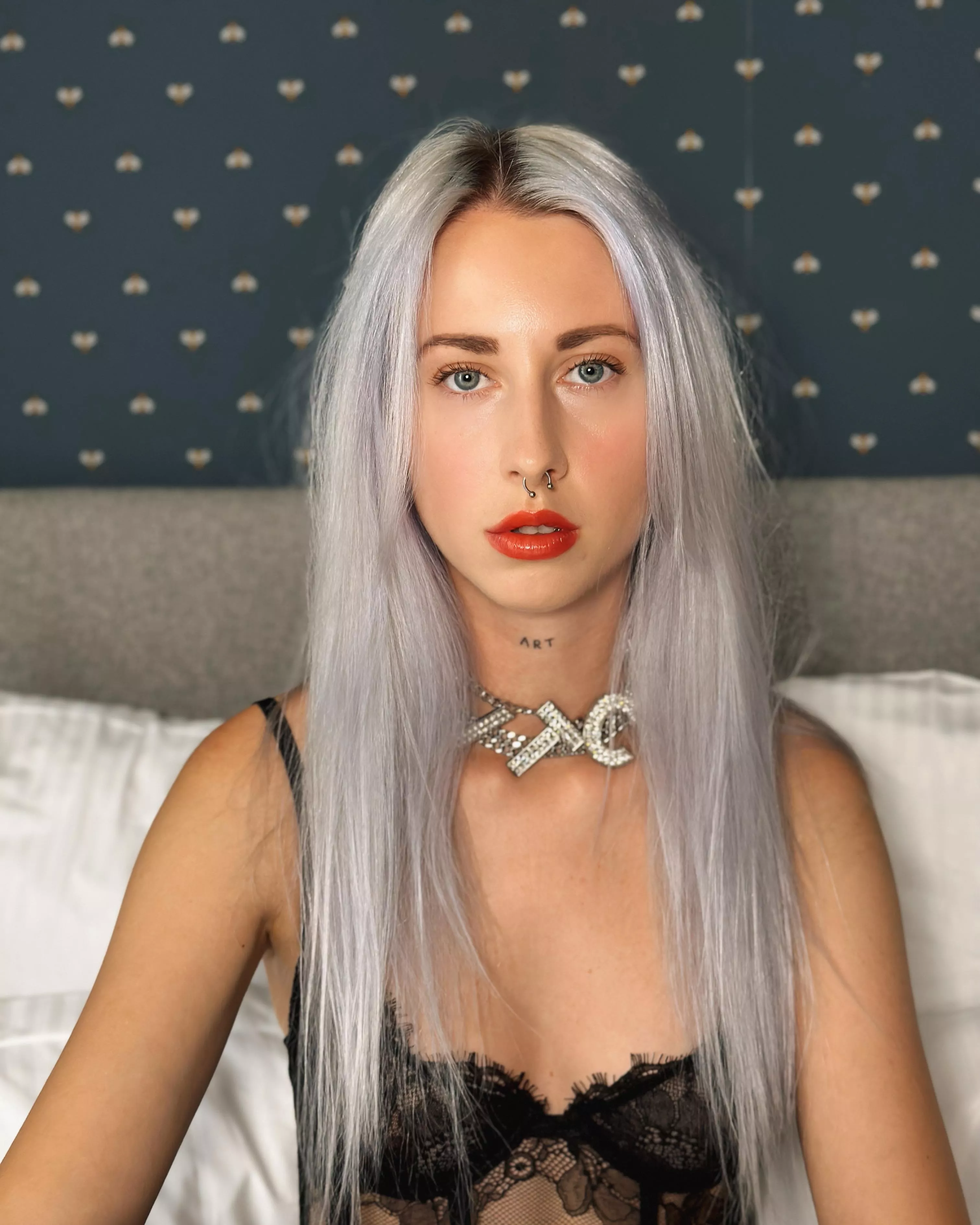 Say hi if you like my collar 🖤 posted by RileyBi69