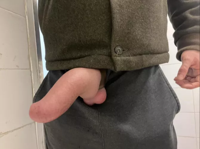 Urinals 💦 by Gympump75