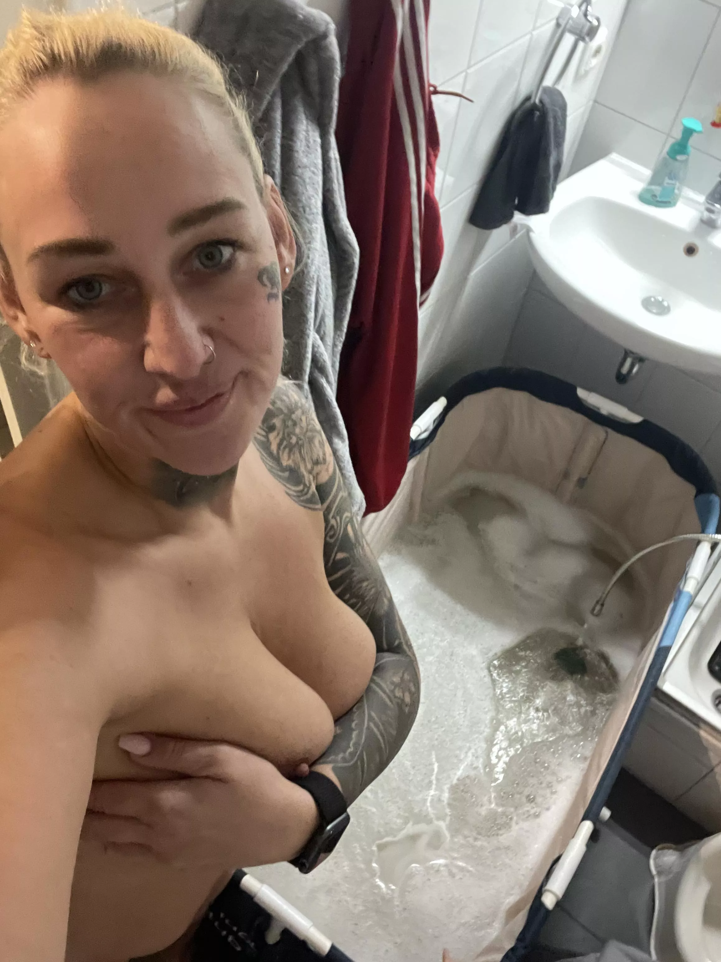 wanna take a bath with a 53 old gilf? my grandchildren are sleeping right now posted by Its_garman