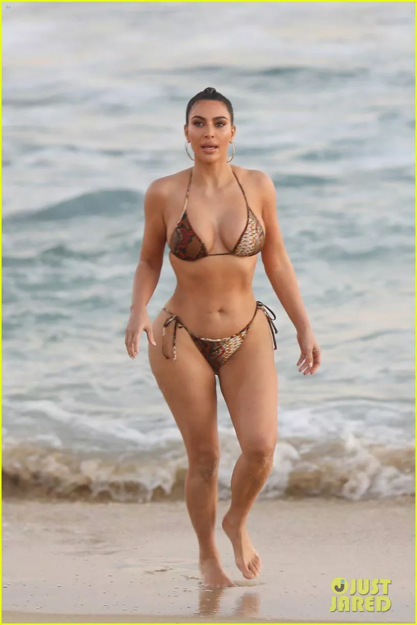 Who else is hard for Kim posted by Low-Discussion-8836