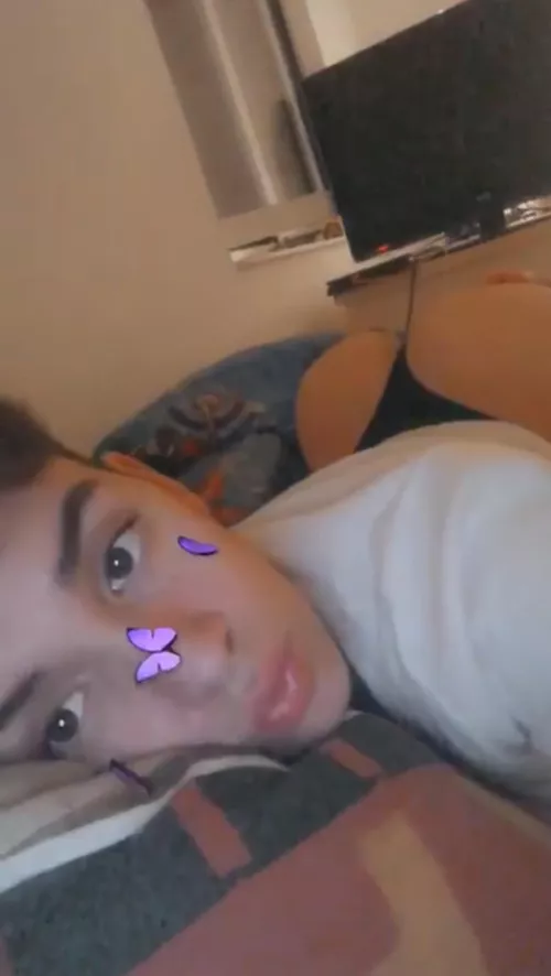 18 yo lookin for a nice guy to talk to(longterm pls).If anyone is interested pls pm ASL and PIC of urself. I dont bite haha, unless u want me to🙈 by joshstanley33