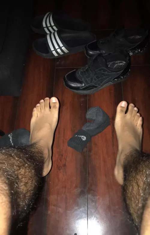 19 dl straight. any bros wanna talk about freaky or sexual experiences or fantasies. around my age ++ by kevvvgarc