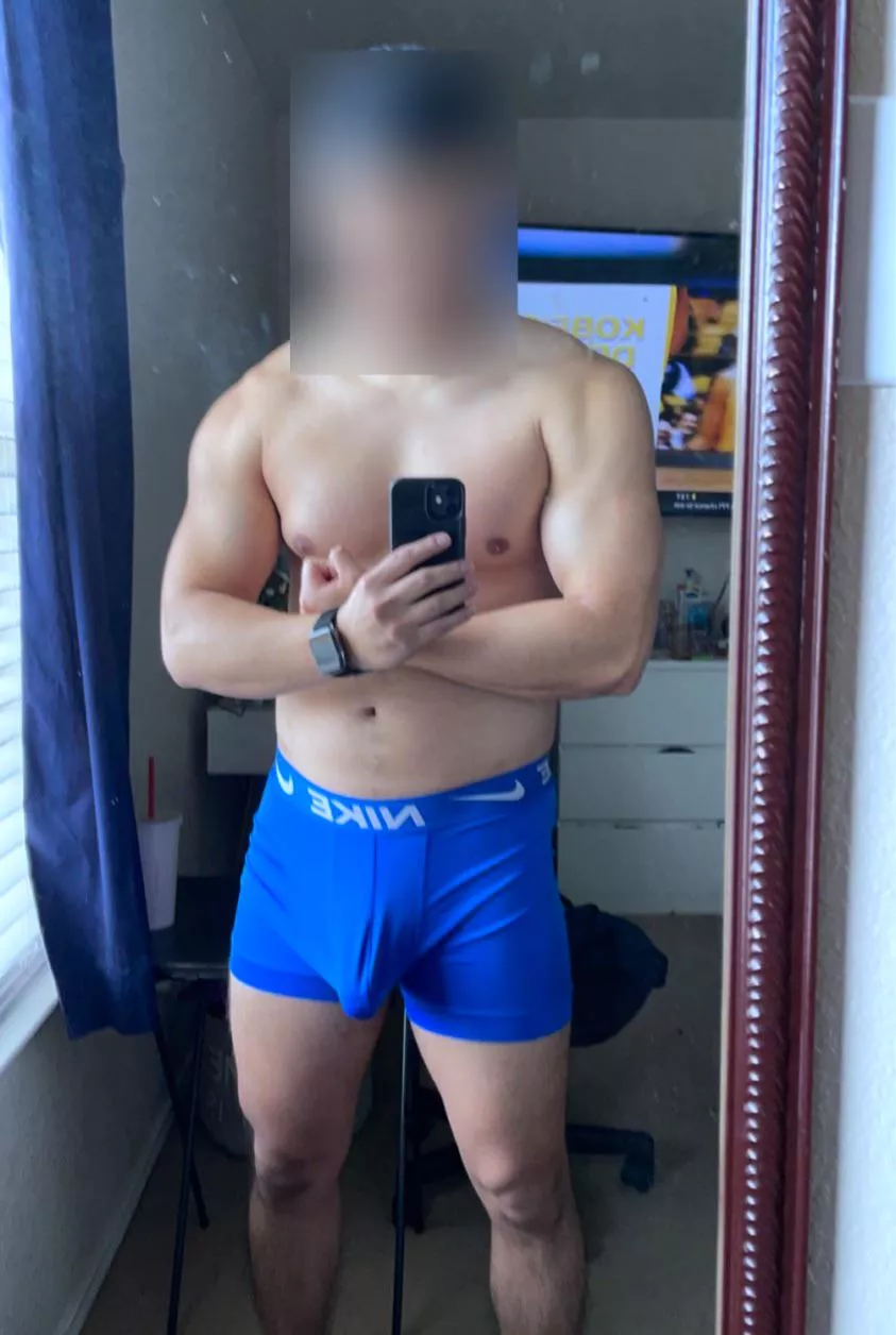 26M DMs open. Slide in the DMs and ask for the snap, might even show face posted by j001210