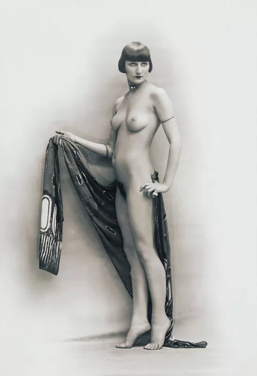 A nude French Woman, a flapper, photographed in the 1920s by MulciberTenebras