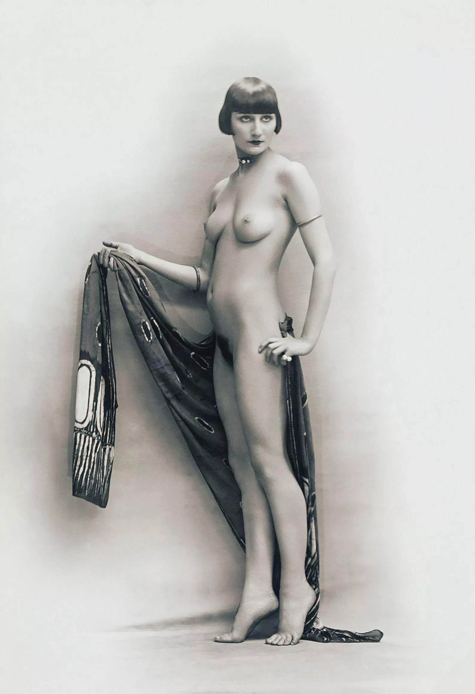 A nude French Woman, a flapper, photographed in the 1920s posted by MulciberTenebras