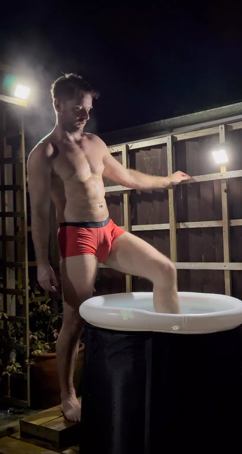 Are you joining me to cool down after? (M) posted by Stotstoimod