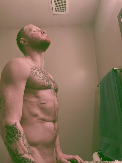 Bathrooms have great lighting by anch0rsteam