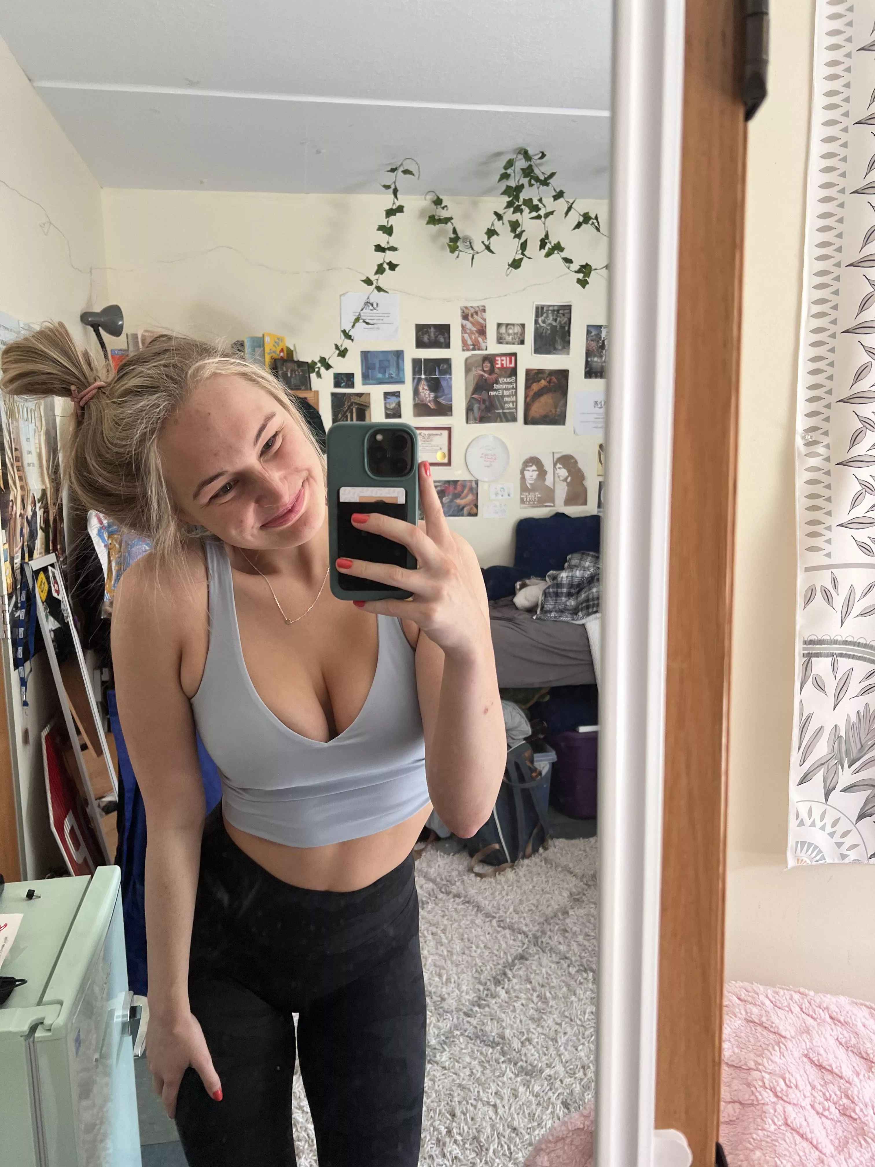 bed head  posted by sillygooseblondie