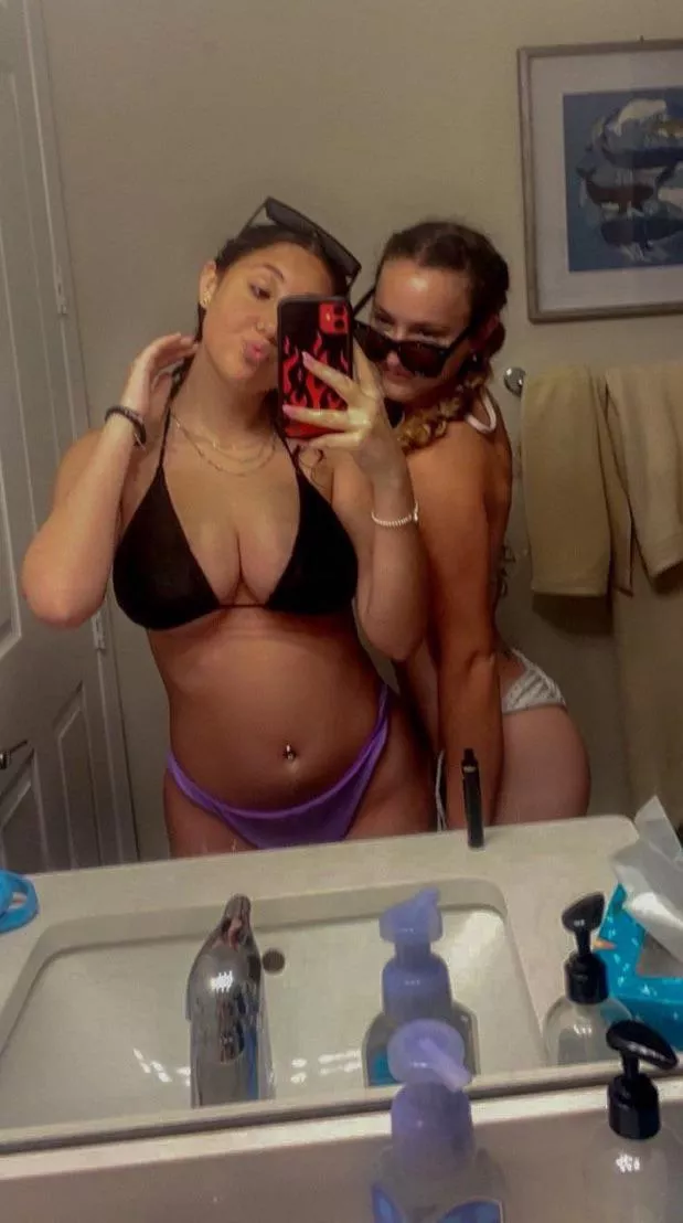 Bikini Selfie 👙 posted by throwaway_972999