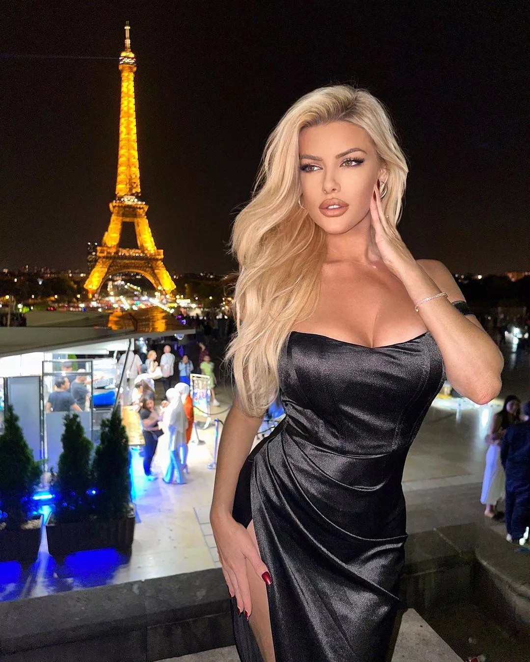 Black satin posted by gusbus7363