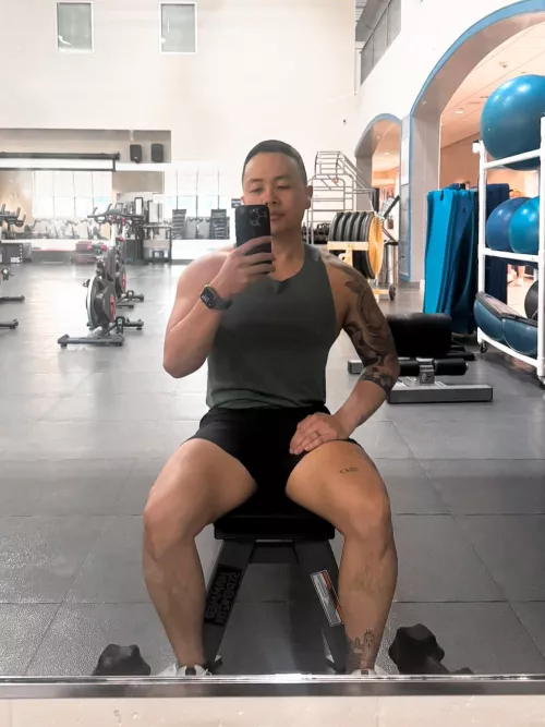 Chest and tris day. Add me on snap - notsaintlorenzo by CucumberNo3620