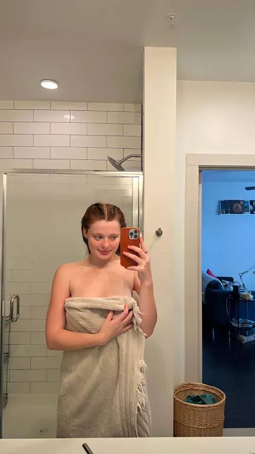 Come on , I need to have fun with some guy here  by Amberlovelyqueen