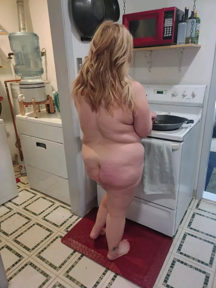 Cooking in the kitchen posted by that_kinky_pair