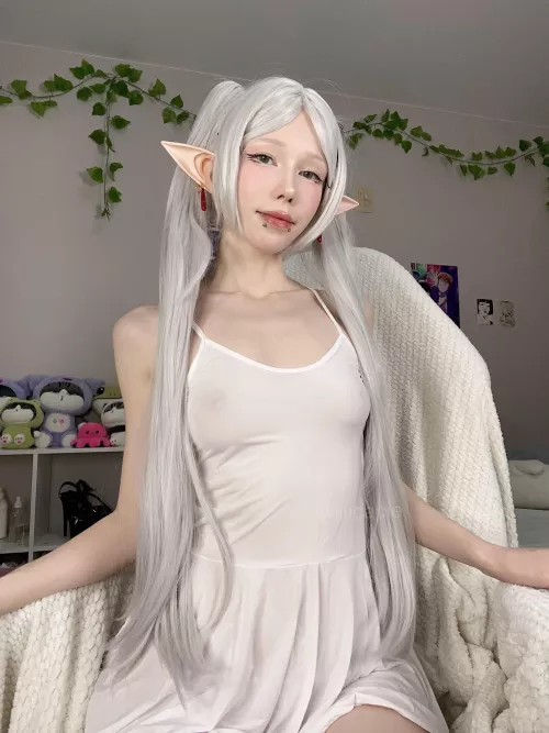 cosplay Frieren (Frieren Beyond Journey's End) by PieWaifu