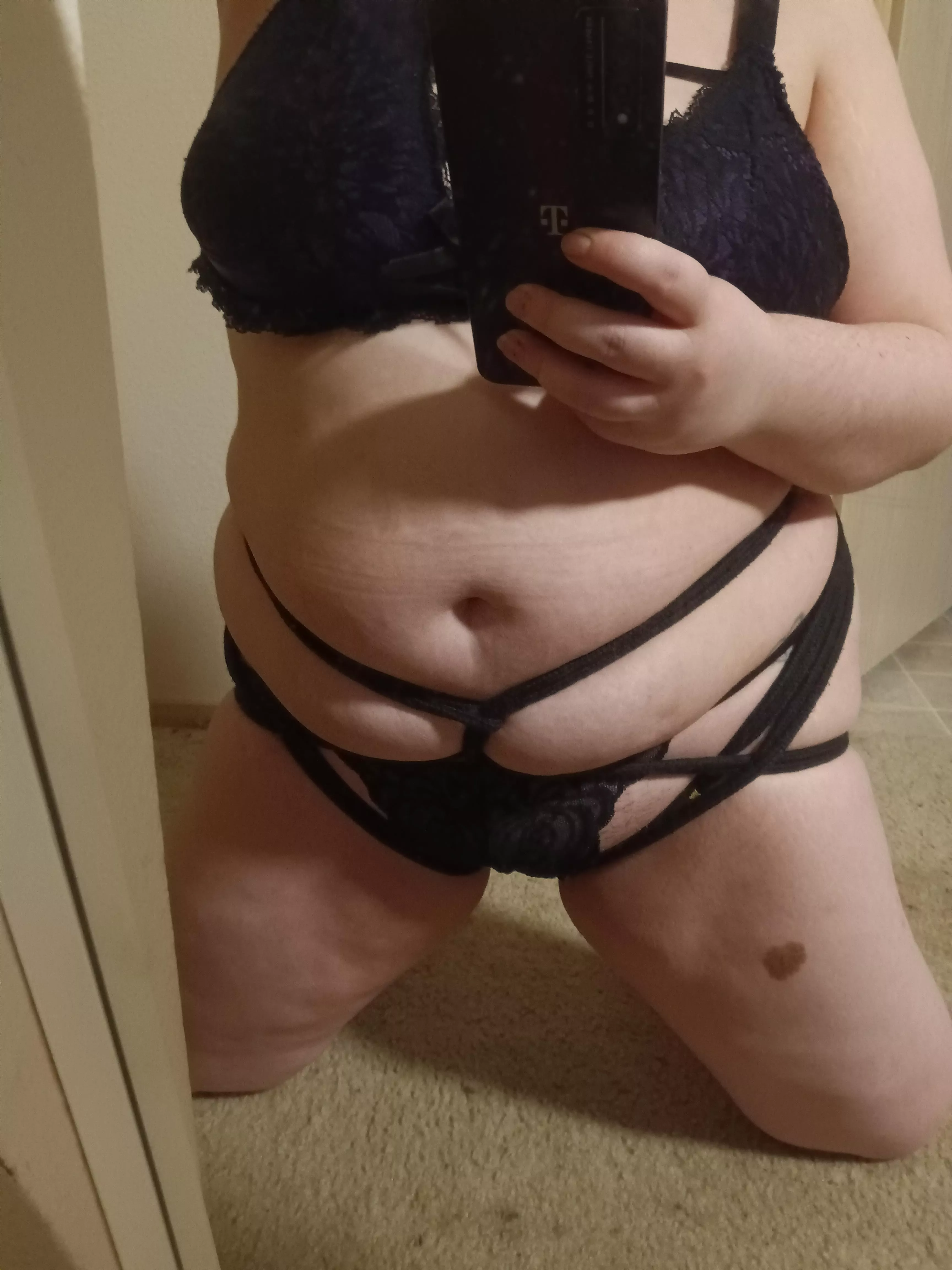 Doing self ties with one rope is difficult lol I never have enough :c  posted by Lilpieces13