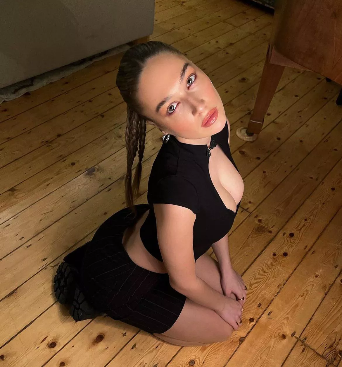 Elsie Hewitt  posted by steveyounger