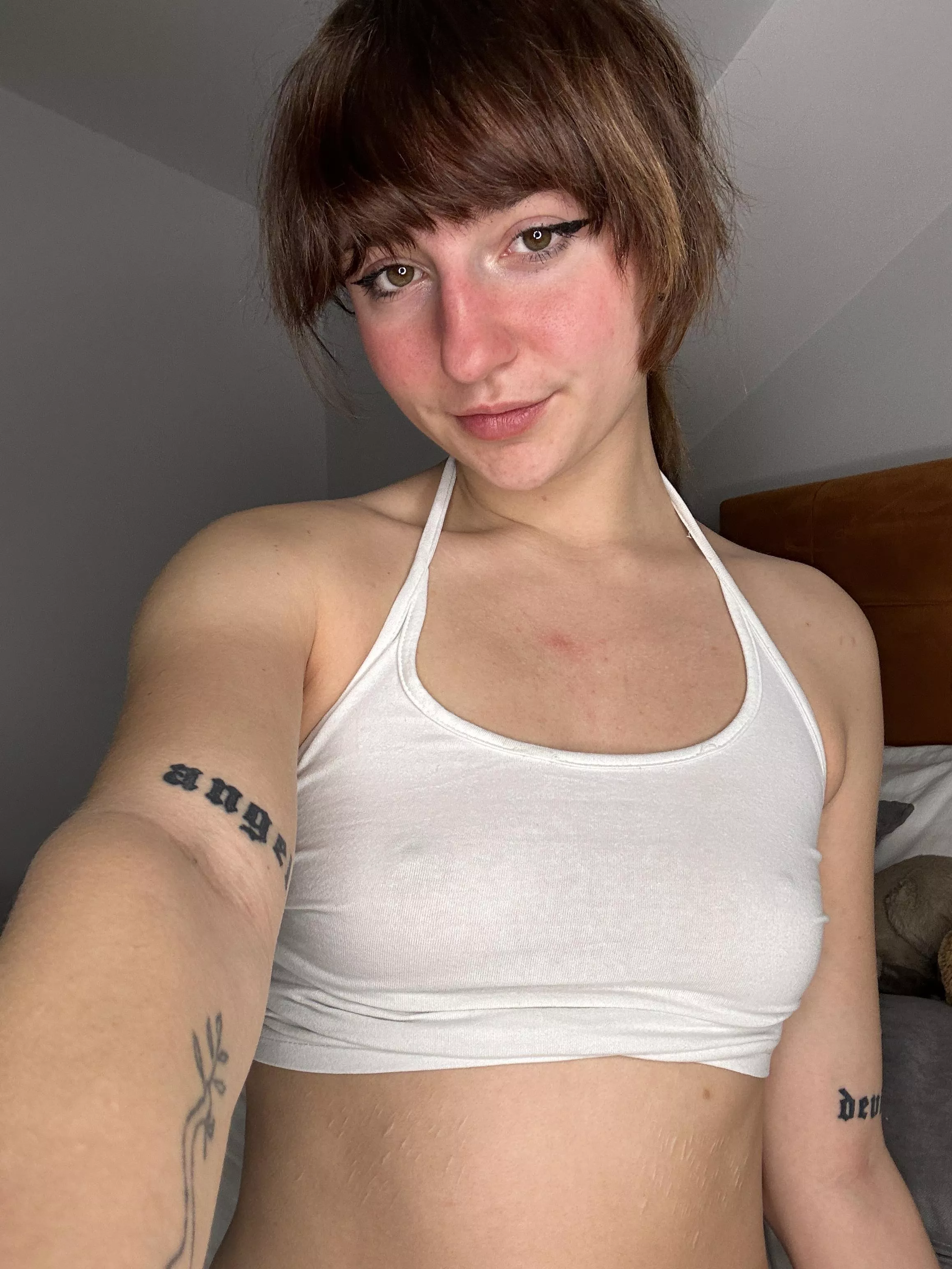 Everyone stares at me in highschool posted by Flex2589