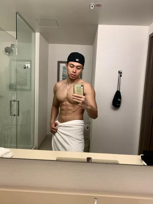 Happy Sunday! 🥵 you like asians?  by UpperBodybuilder5