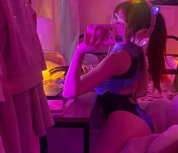 Have another and better DVA piccy🤭🩷 by AdWest9072