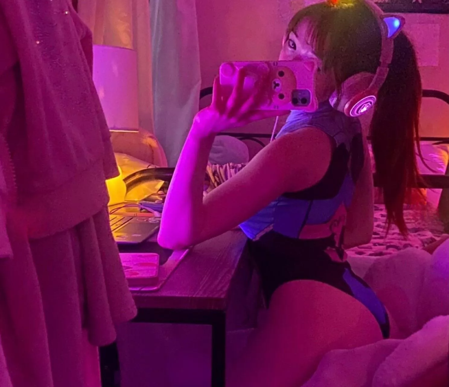 Have another and better DVA piccy🤭🩷 posted by AdWest9072