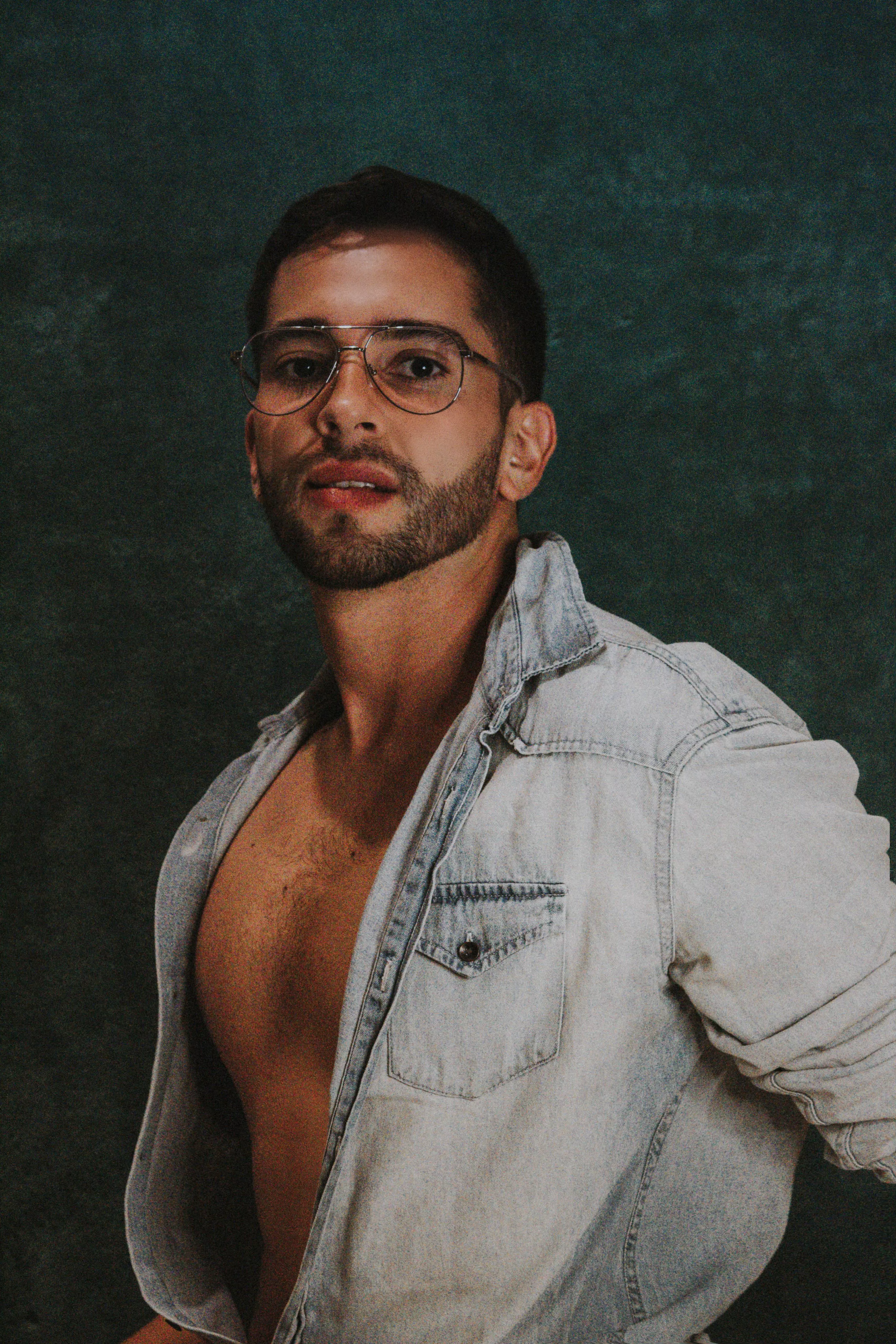 Hey im Andrei, 25 from Mexico🇲🇽 looking for some friends 🫶🏻 here’s a pic of my last shoot what do u think?  posted by vipandrei