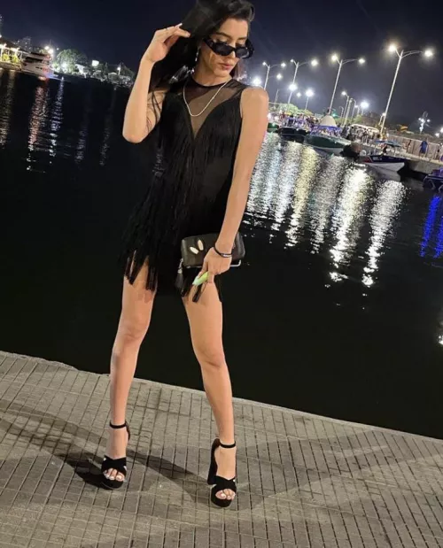 How does black look on me? by xoxocoq