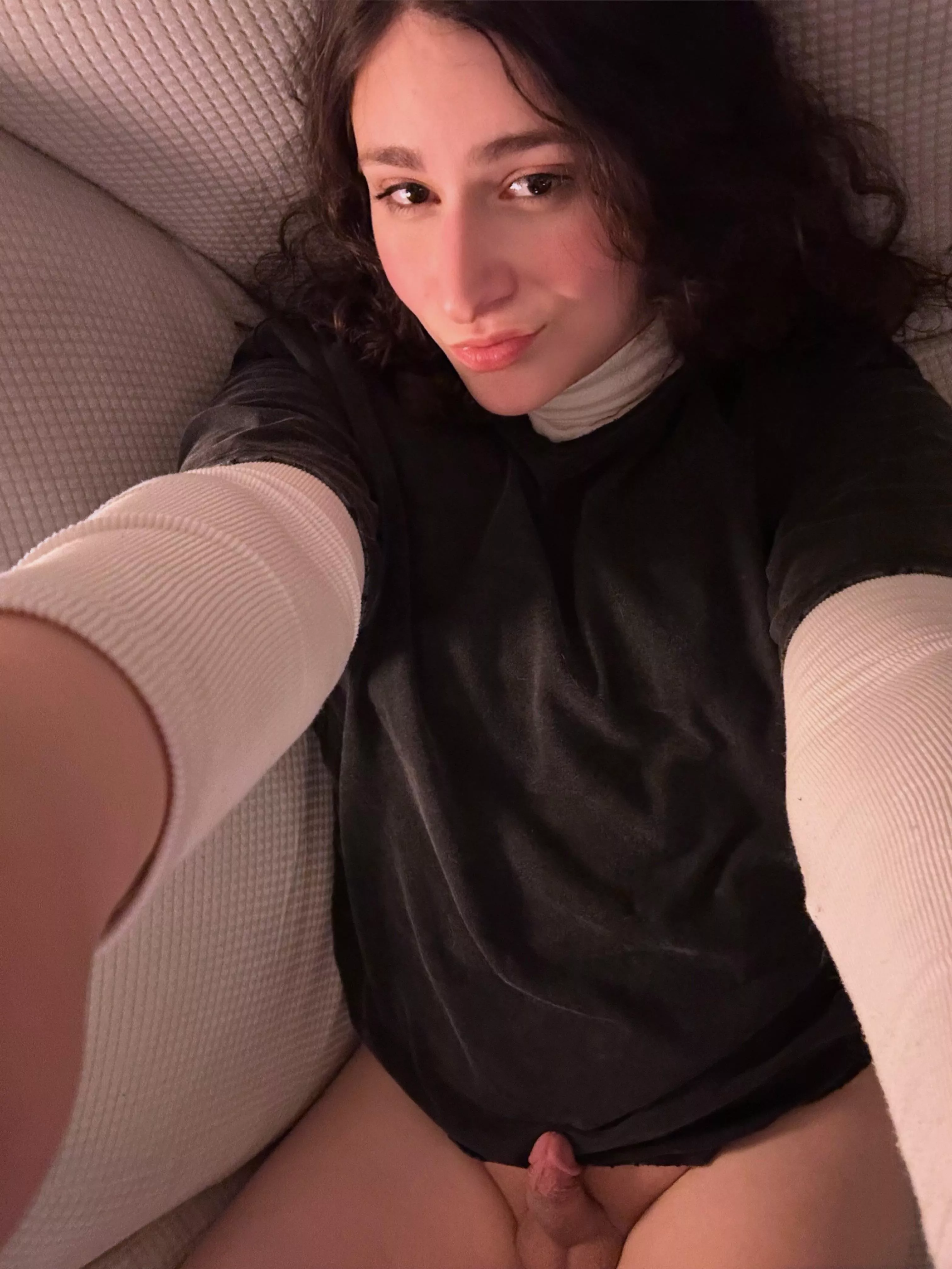 I’m Jules… hi 👉🏻👈🏻🥹 posted by Julian-michaels