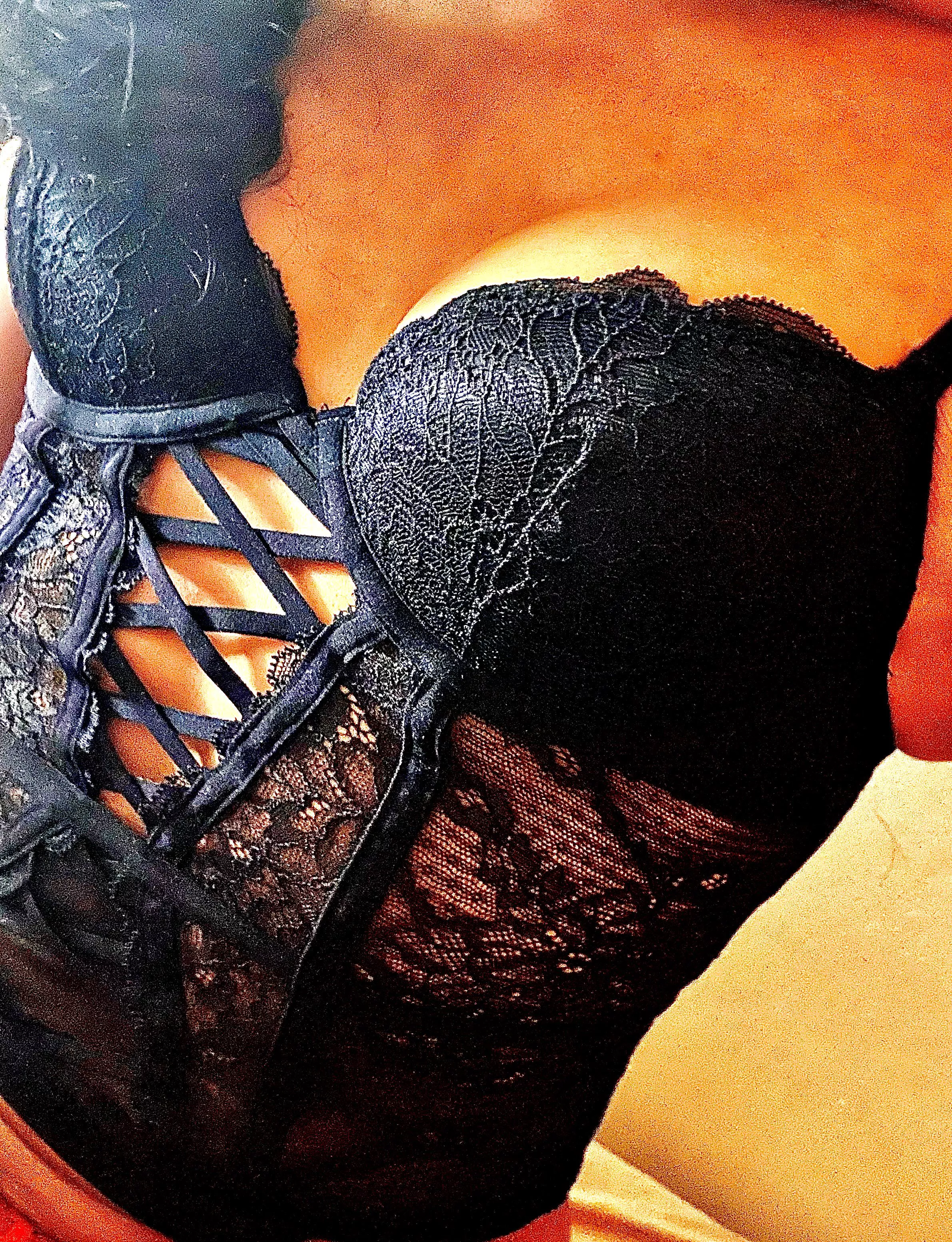 Is black my color? posted by apple90pia