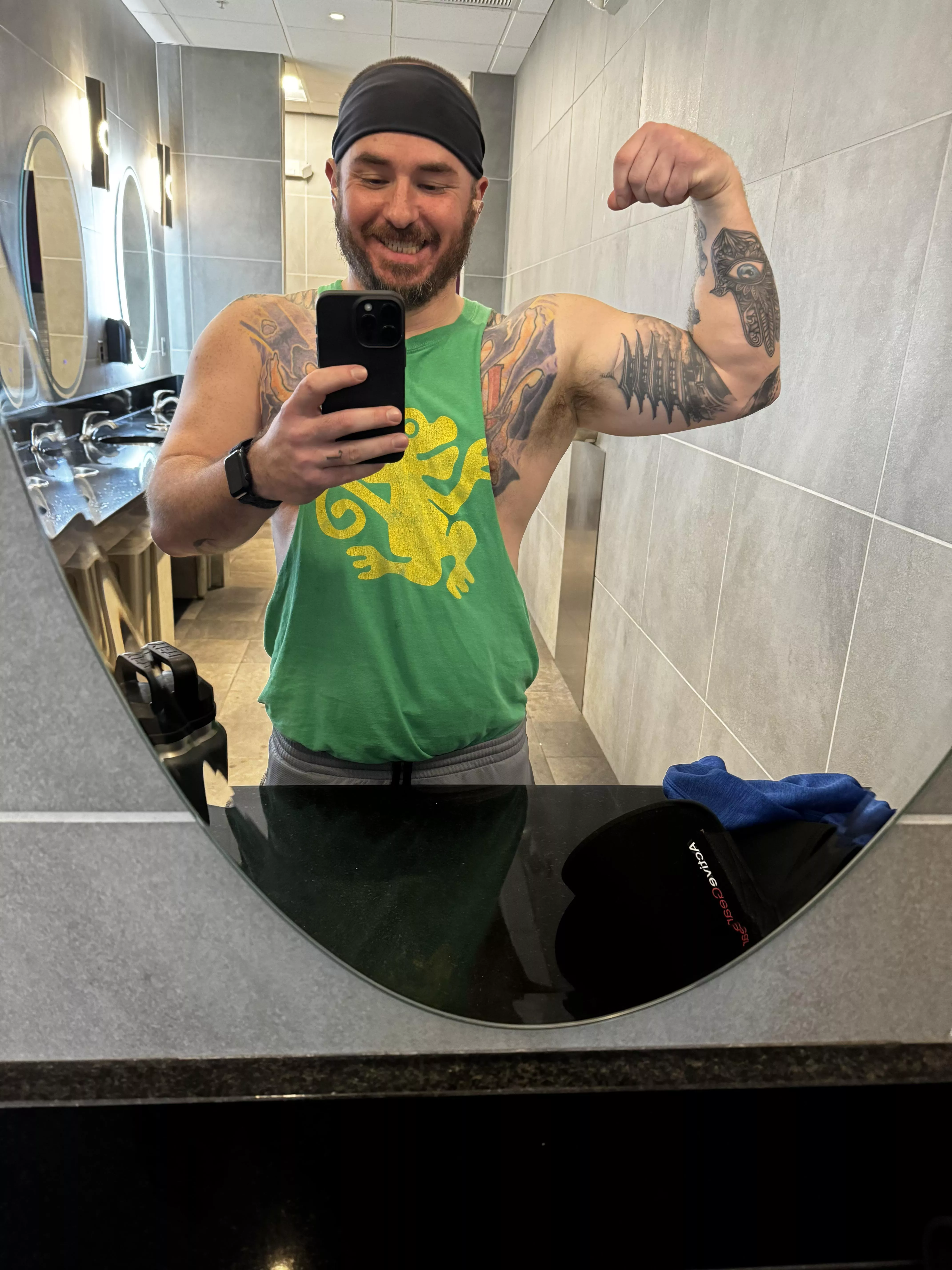 It’s not an arms day without a mirror selfies posted by Oldandnaked