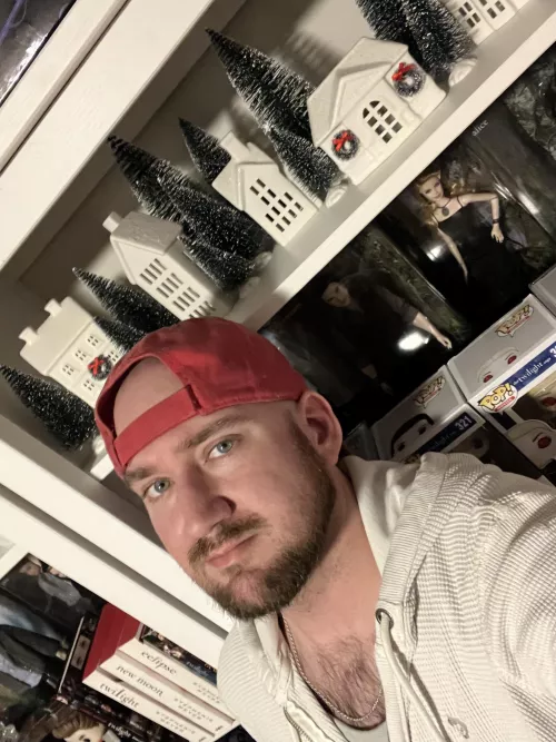 It’s the end of February and I still can’t bring myself to put away my Christmas village 🎄 by JustGenerico