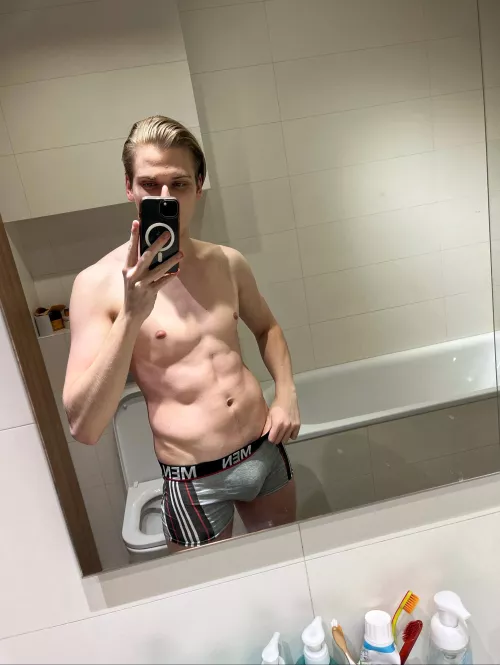 Just a lil bulge in the mirror selfie... :) by TeasingLion