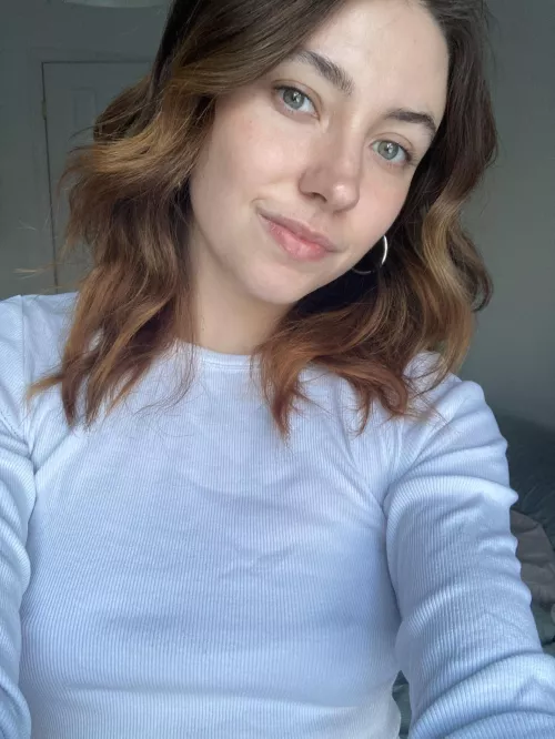 Just a mild selfie 😊 (F) by LuxxuryCar23