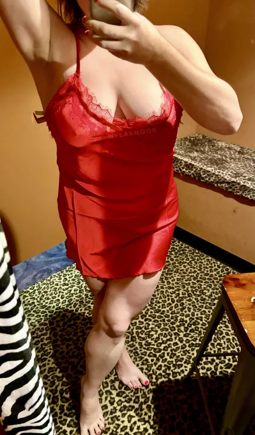 Just picked up this new red camisole and I love the way it fits by Nylas_Nook