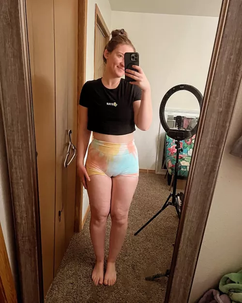 Kittys out  by adorablelilli