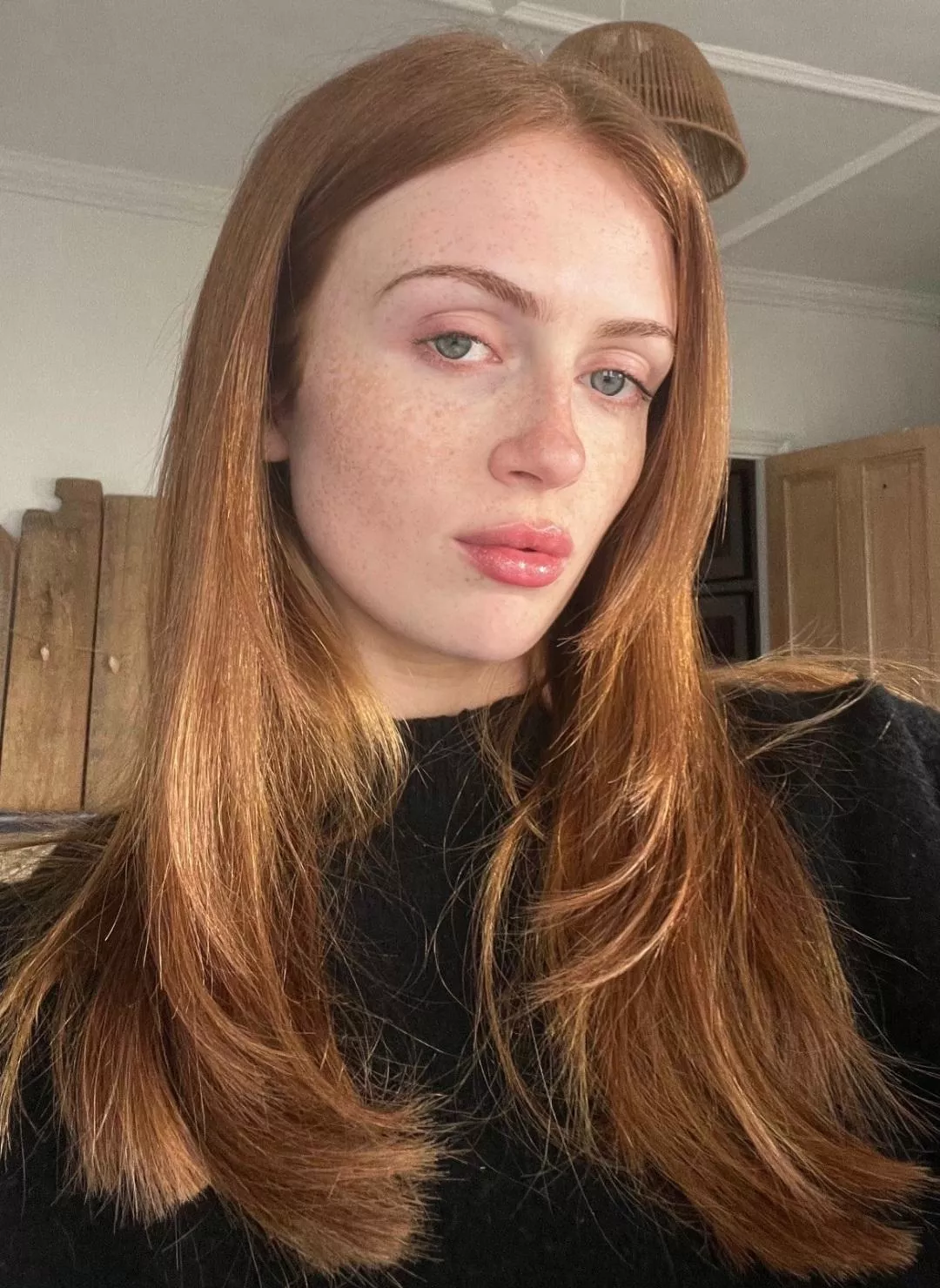 Maisie Smith  posted by awfully-loud16