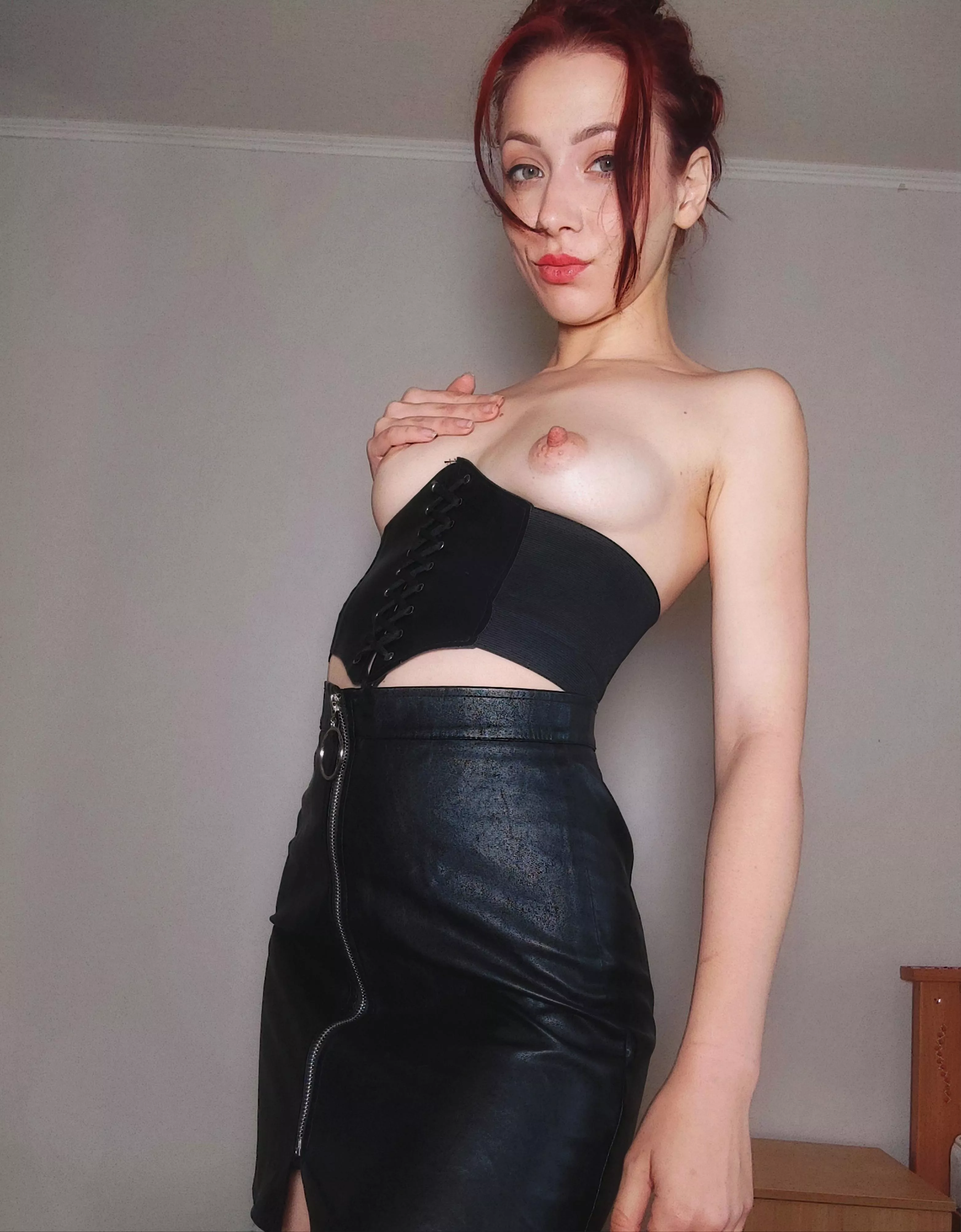 My tit to waist ratio is quite impressive😋 posted by bidfsm