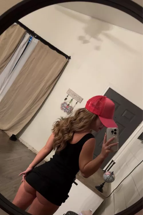 Naughty mommy ready to play  by mkbabayyy