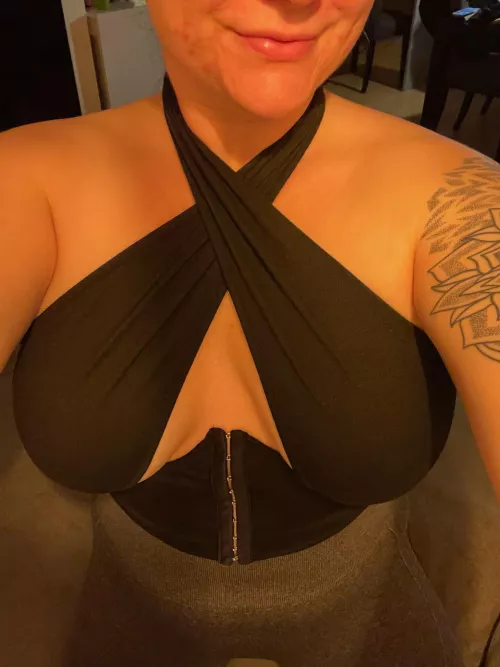 New top, more tits by Rystie