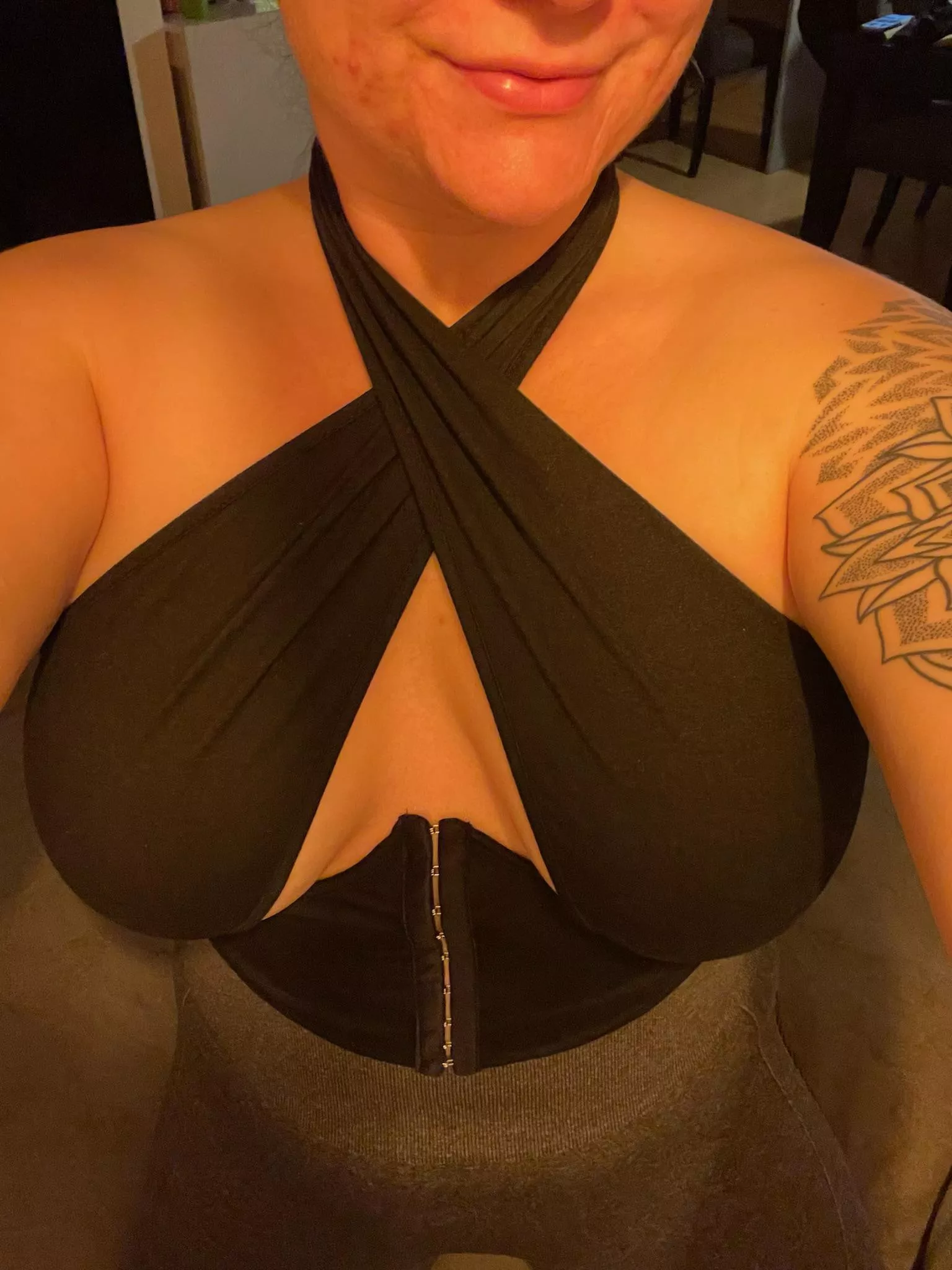 New top, more tits posted by Rystie
