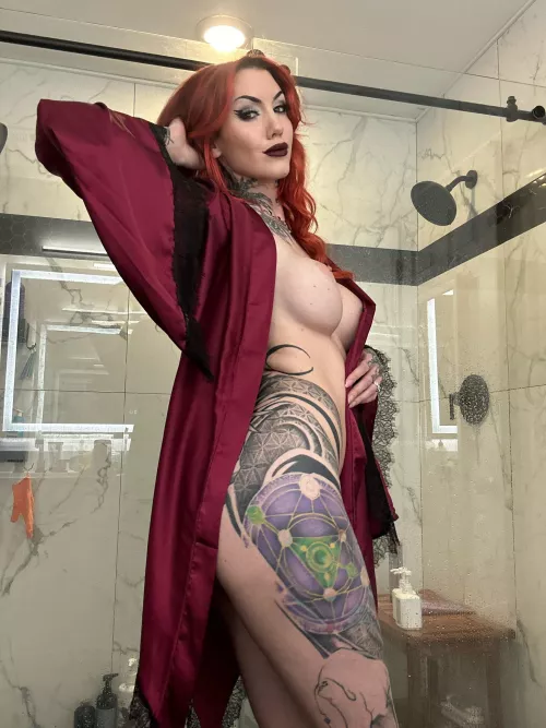 Perky tits, tiny waist, great tats  by vixxin